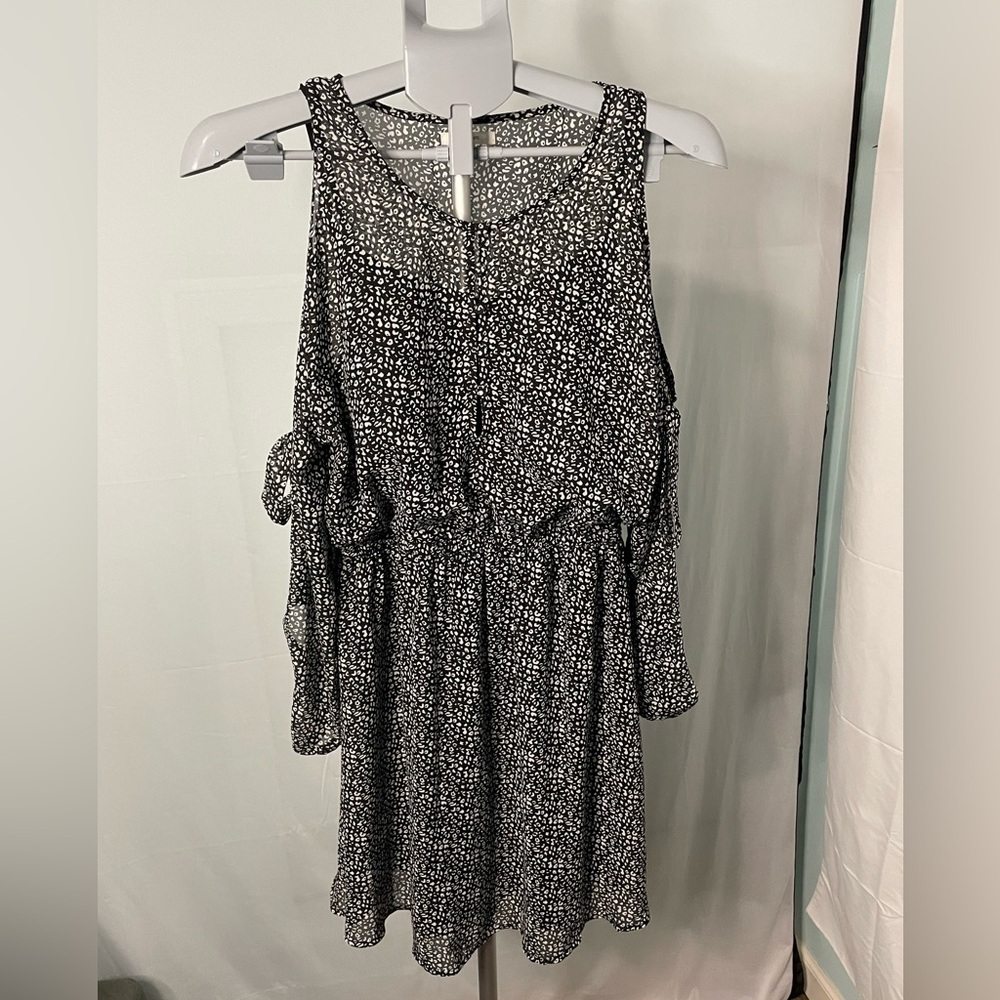 Maurices Women’s‎ Sz Medium Black/White Cold Shoulder Elastic Waist Dress